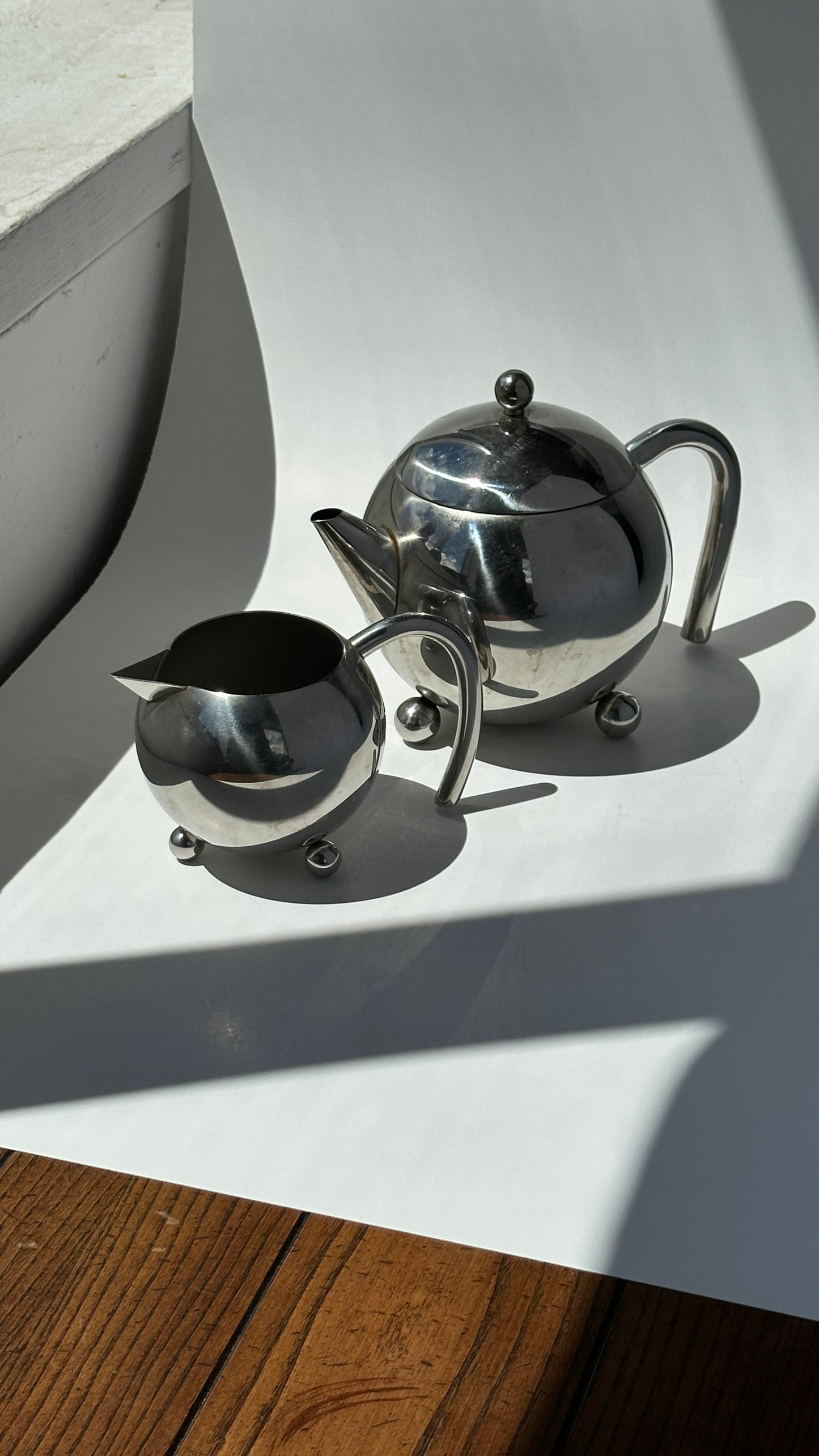 Mid Century Teapot and Creamer Set