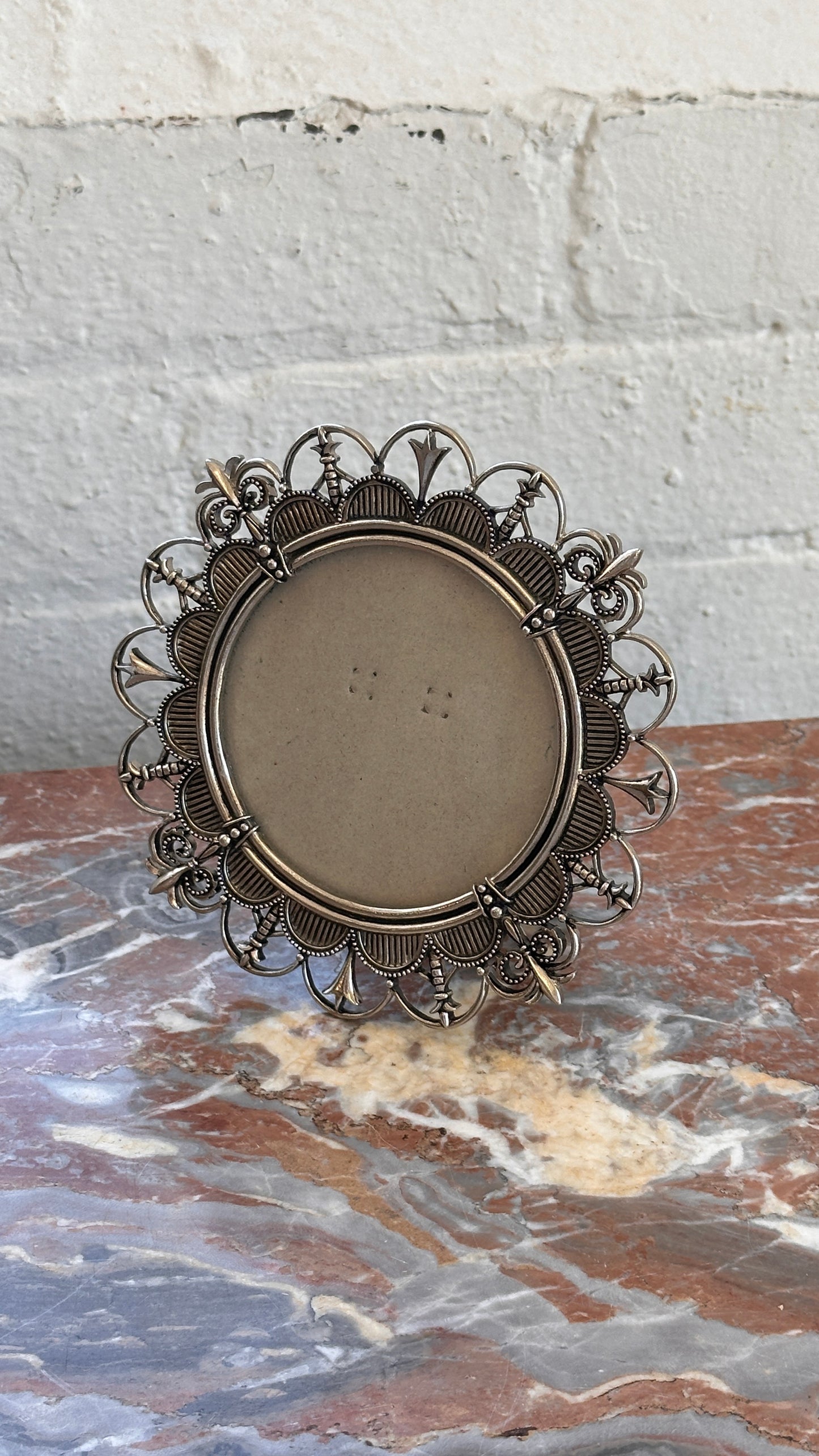 Ornate Round Picture Frame