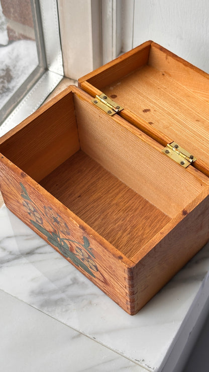 Vintage Finger Joint Wooden Recipe Box with Painted Floral Decal