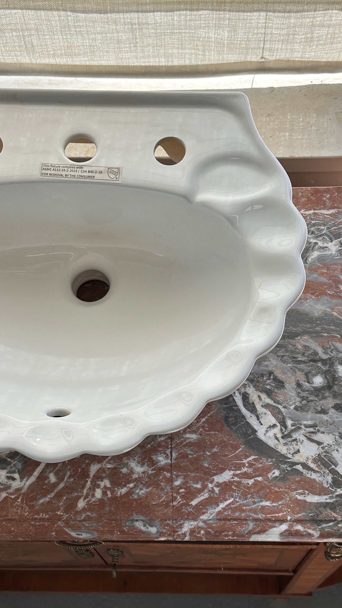 Shell Shaped Wall Mount Sink