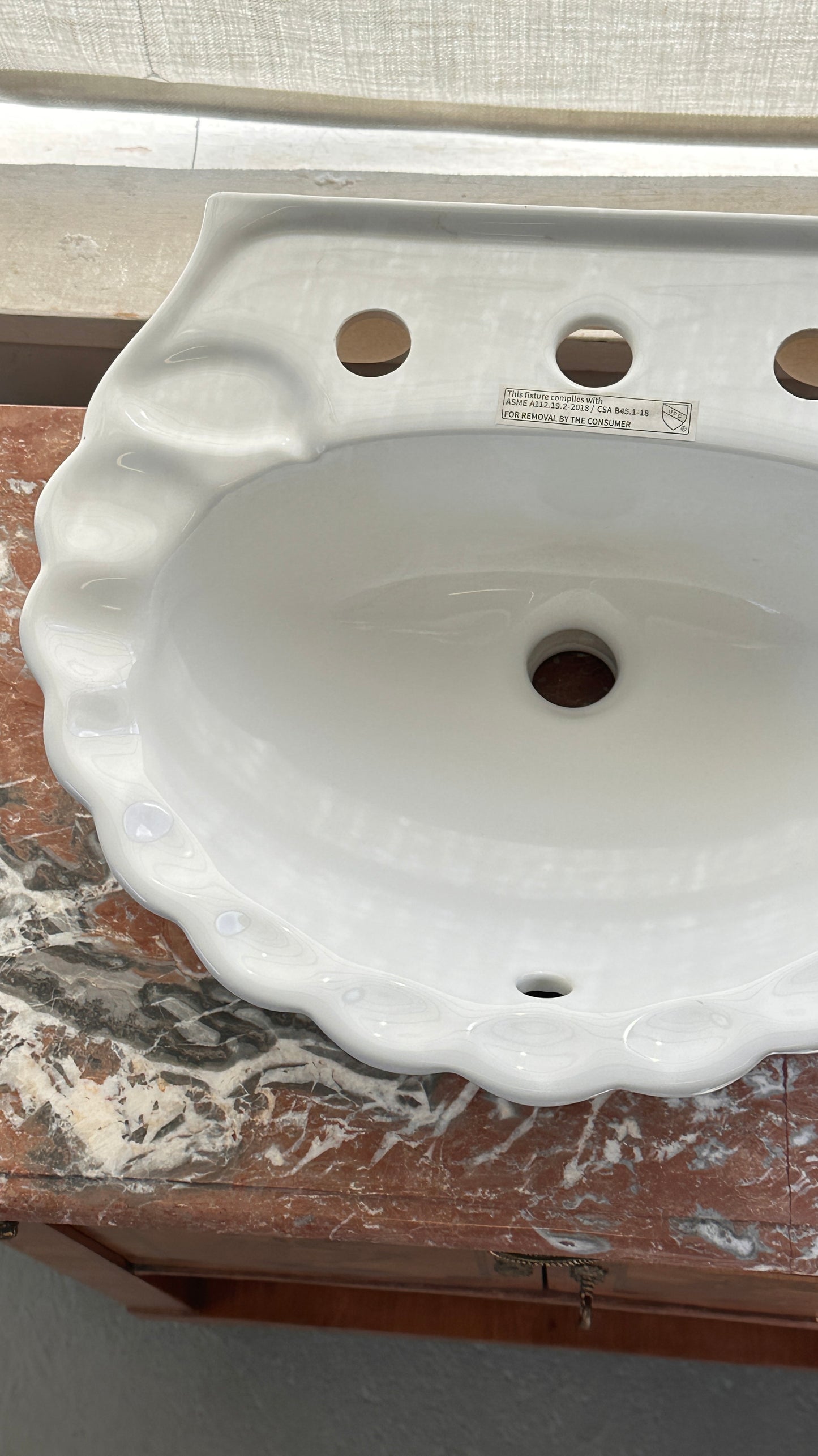 Shell Shaped Wall Mount Sink