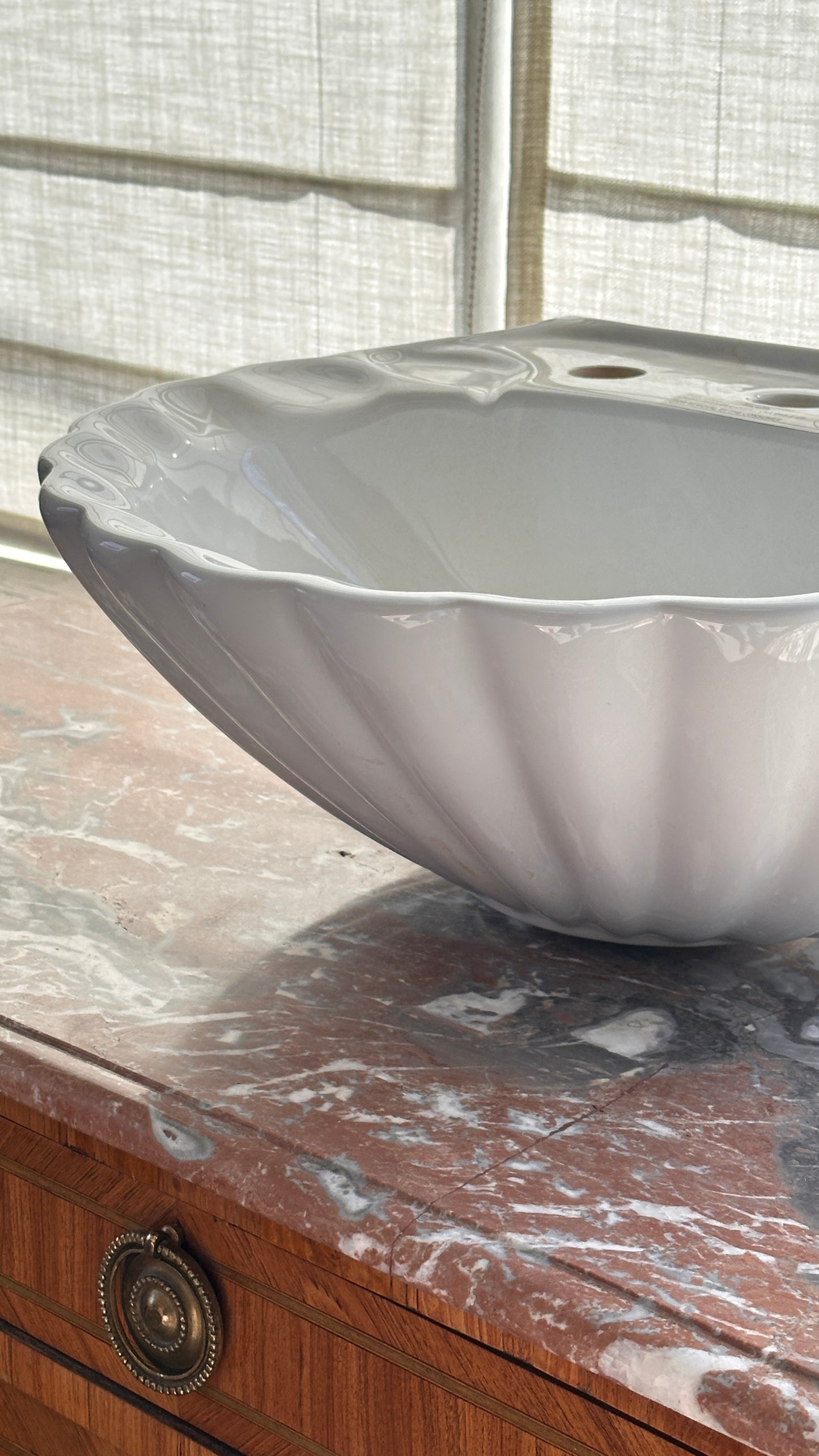 Shell Shaped Wall Mount Sink