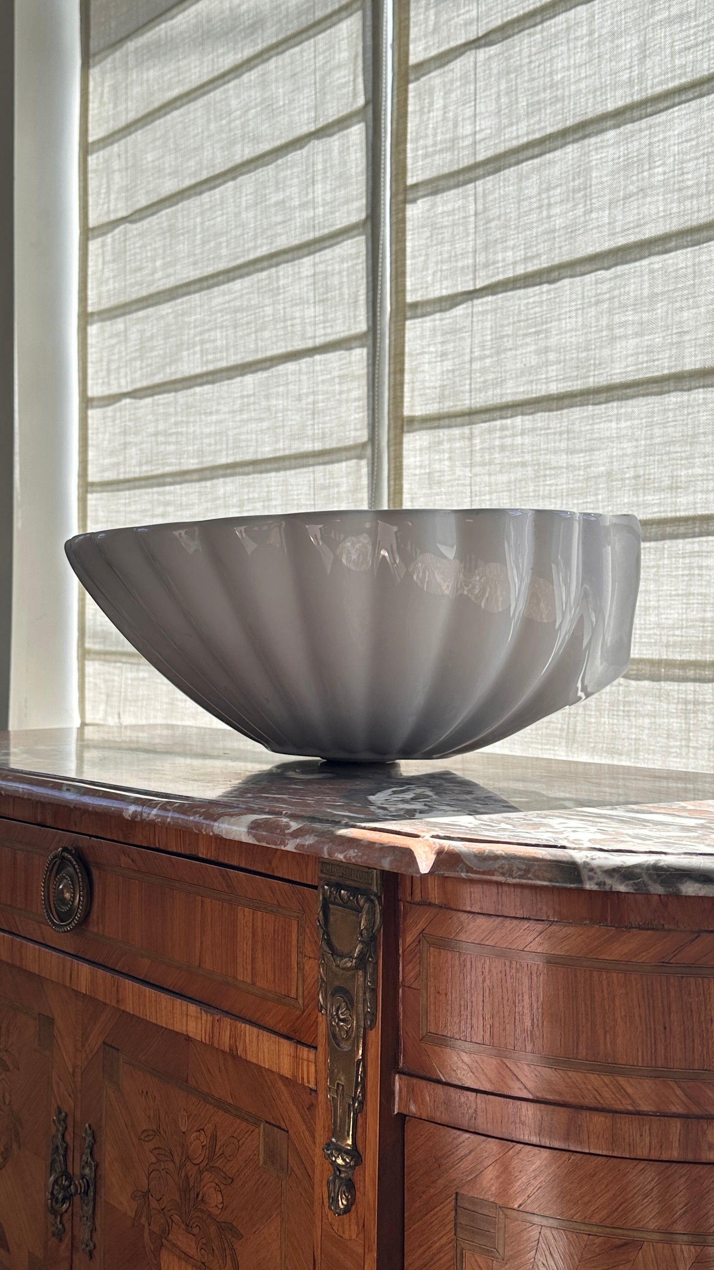 Shell Shaped Wall Mount Sink