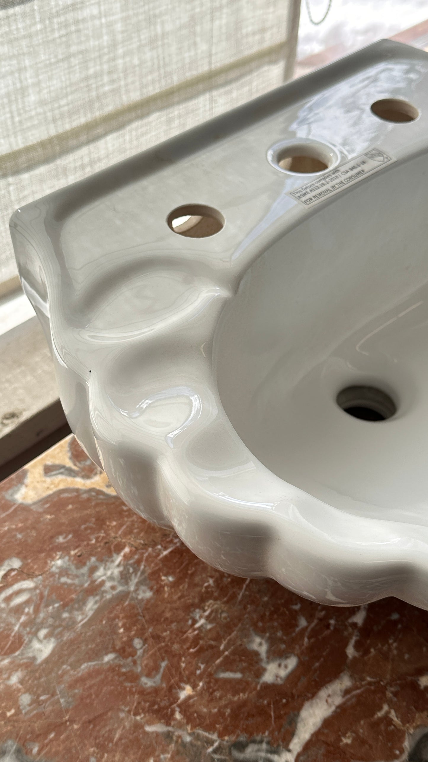 Shell Shaped Wall Mount Sink