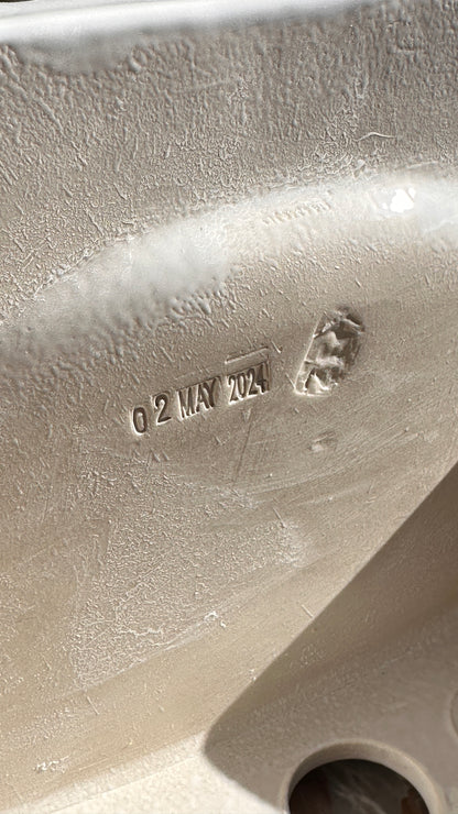 Shell Shaped Wall Mount Sink