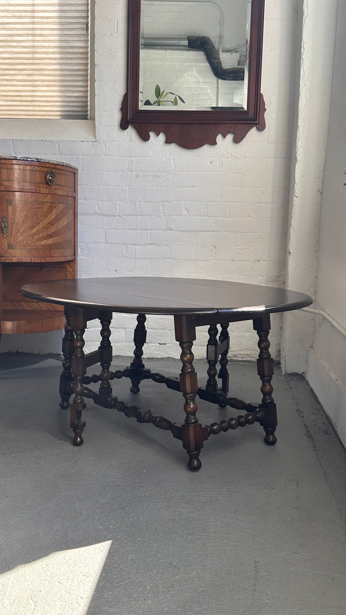 Oval Gate Leg Coffee Table