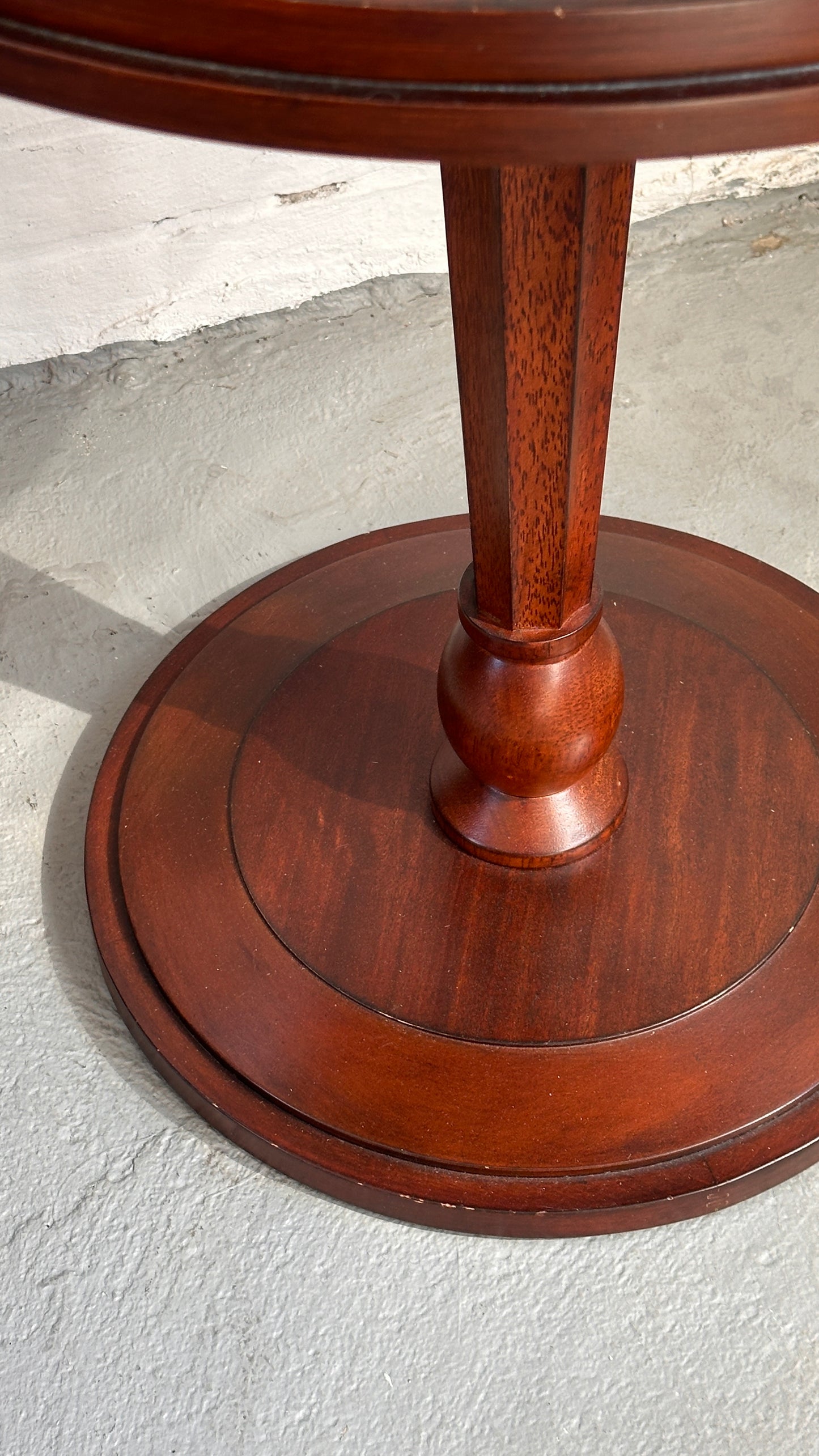 Round Pedestal Side Table